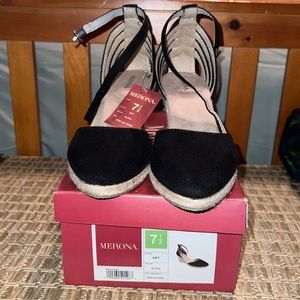 NWT. Never Worn. Women’s Wedges. Black 7.5